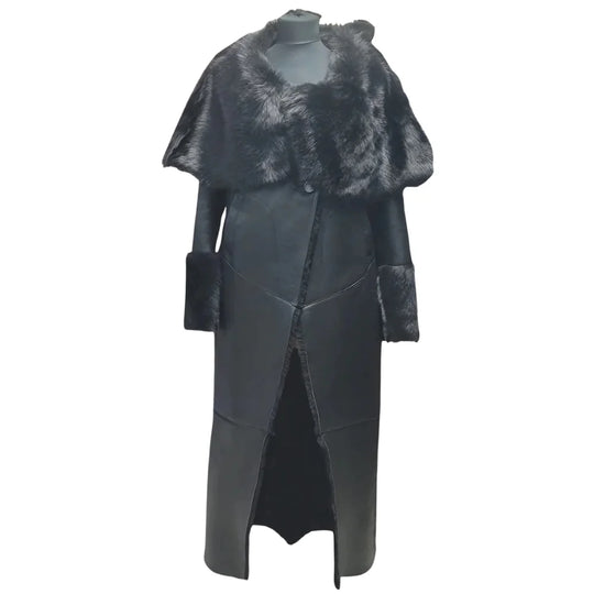 Front view of Aria’s Toscana oversized shearling sheepskin coat, featuring a luxurious and cozy design with Toscana shearling lining.