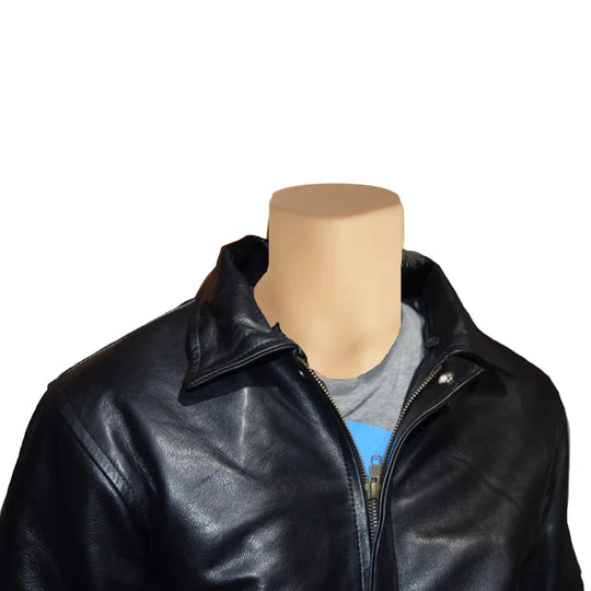 Close-up detail of the classic shirt-style collar on a black A2 Bomber Aviator leather jacket.